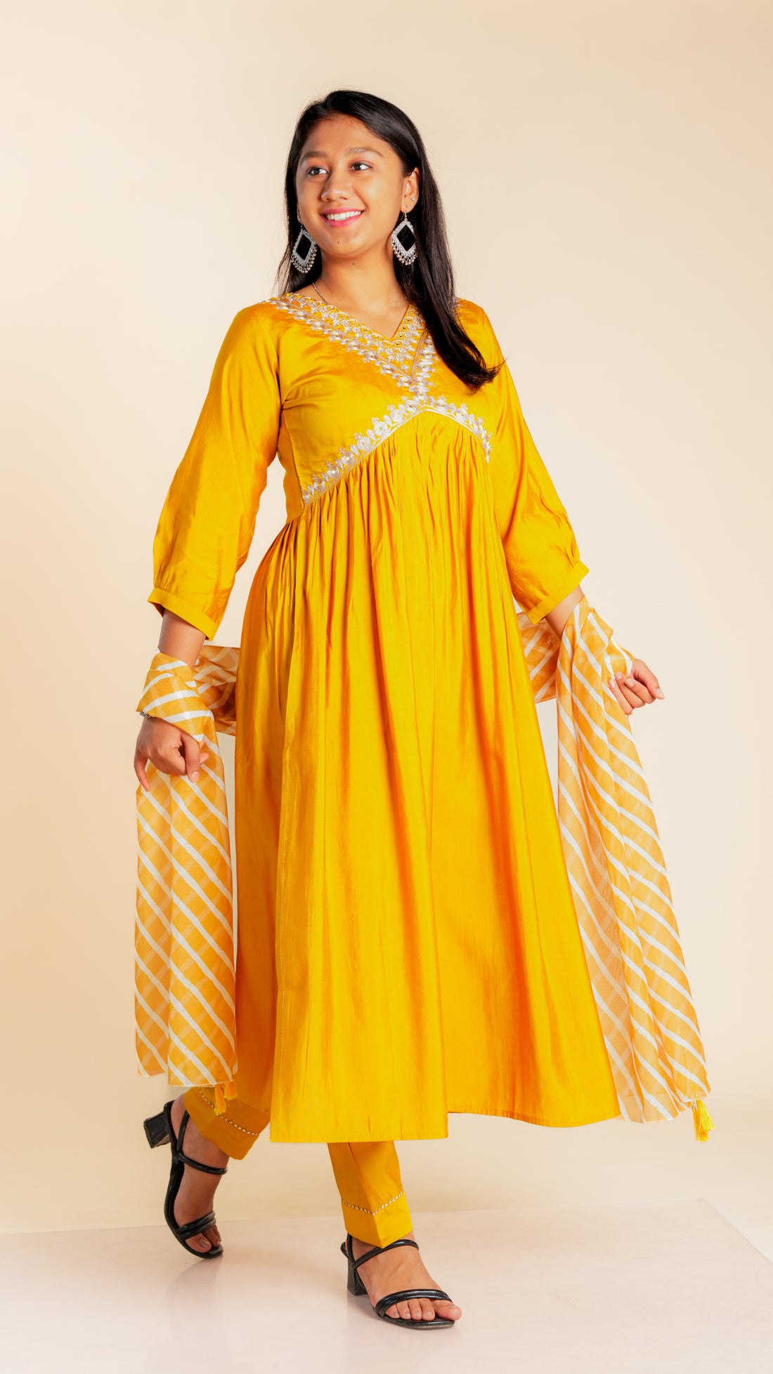 Roopika Suit Set