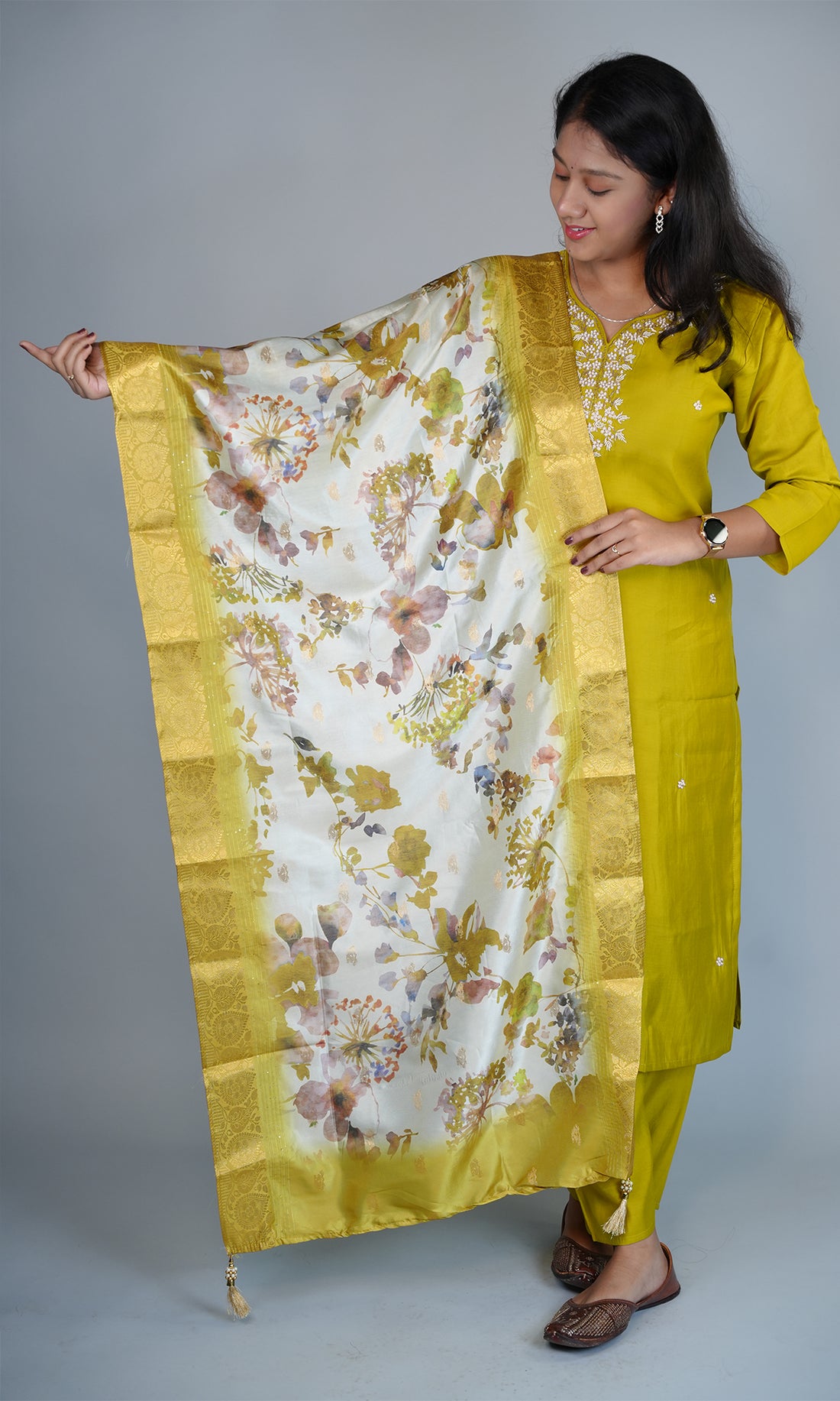 Thread Work Kurta and Pant with Banarasi Print Dupatta