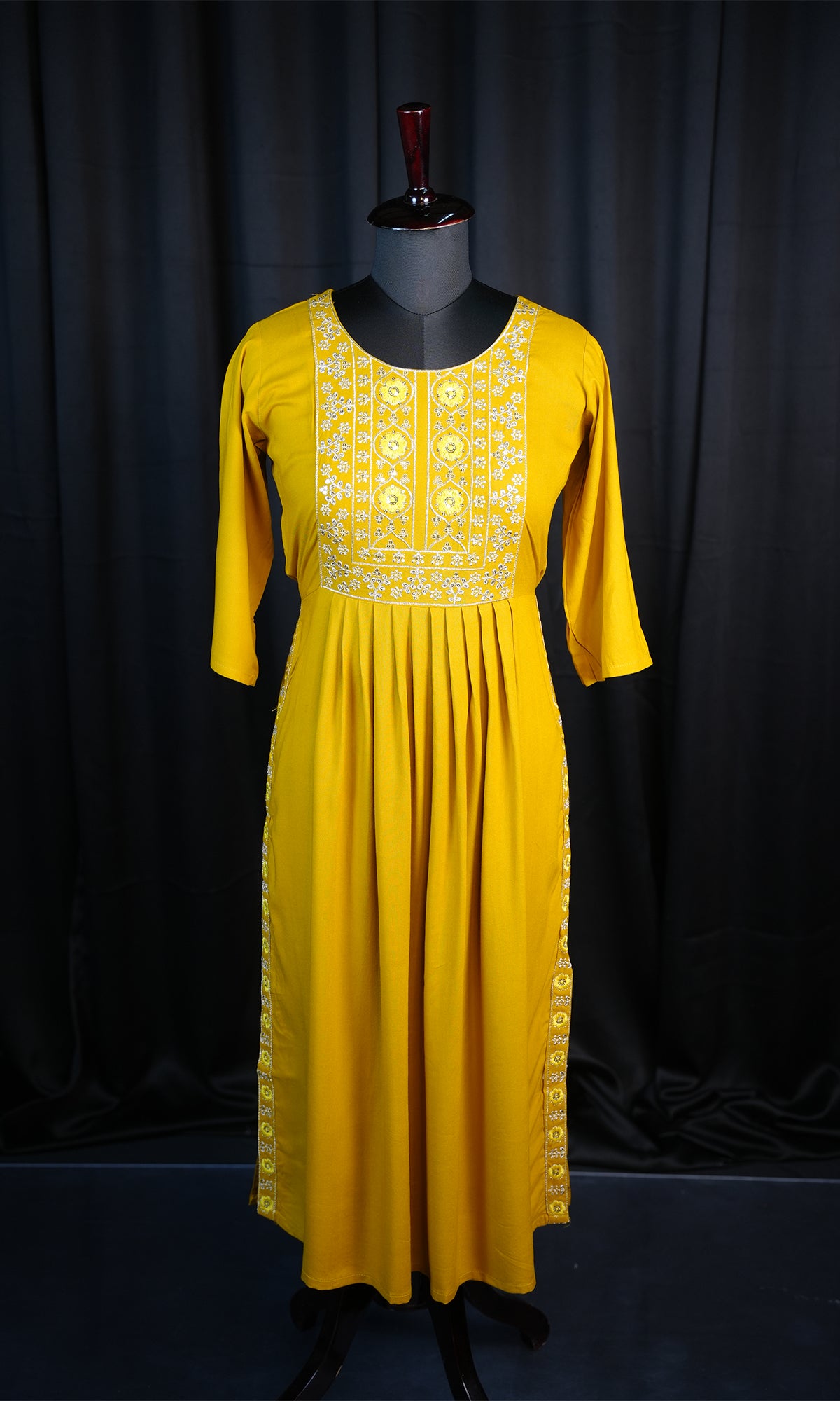 Nyra Cut Reyon Flare Kurti